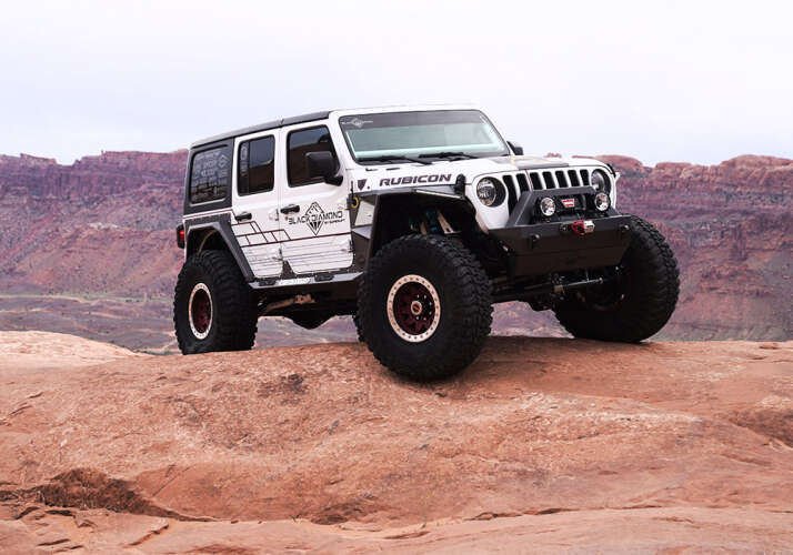 4 in Rock Runner Series Lift Kit | Wrangler JLU 4-door | with Shadow, Fox 2.0, Fox 2.0 Reservoir, King 2.0 or No Shocks Gallery 3