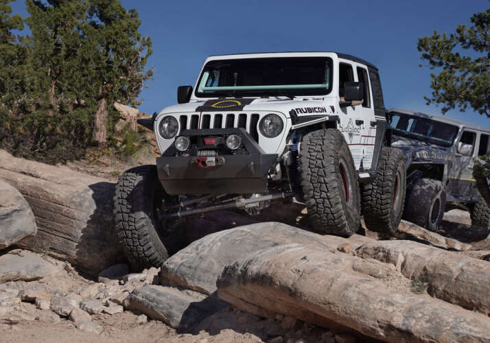 4 in Rock Runner Series Lift Kit | Wrangler JLU 4-door | with Shadow, Fox 2.0, Fox 2.0 Reservoir, King 2.0 or No Shocks Gallery 4