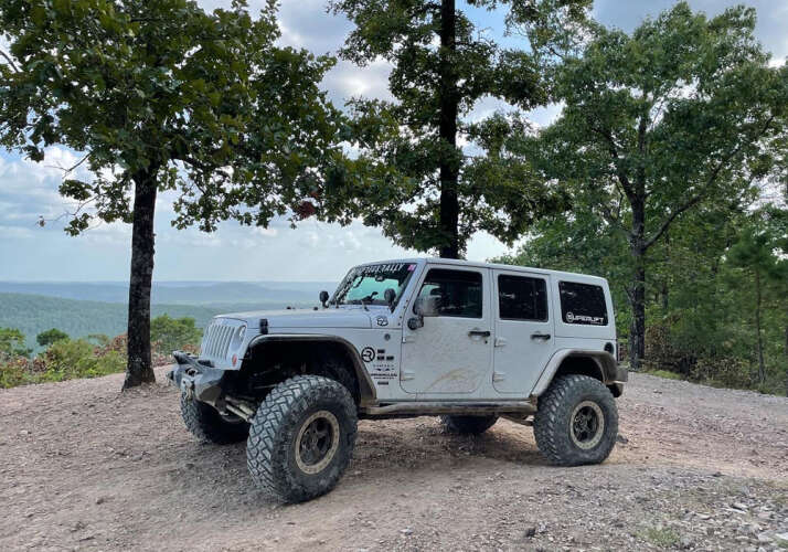 4 in Rock Runner Series Lift Kit | Wrangler JKU 4-door | with Shadow, Fox 2.0, Fox 2.0 Reservoir, King 2.0 or No Shocks Gallery 4