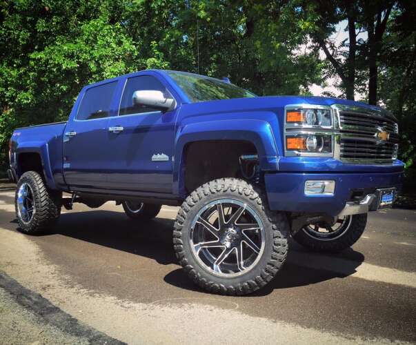 8in Chevy/GMC Lift Kit Gallery 2